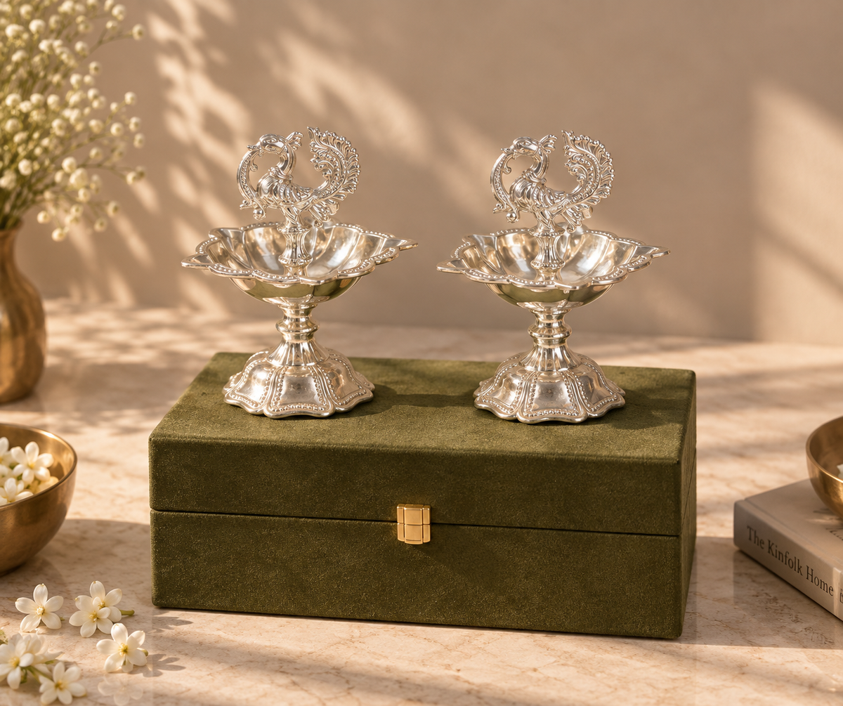 Navom Mayur Gift Box