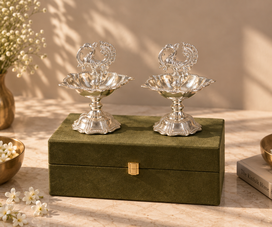 Navom Mayur Gift Box